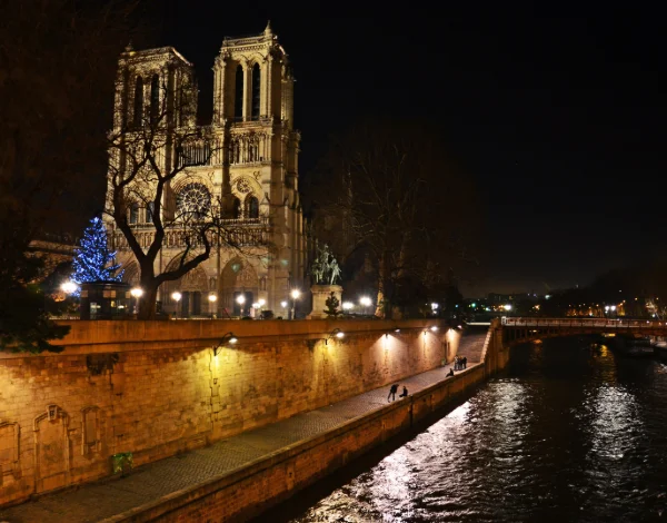 notre-dame-et-quai-de-seine-9383f128-d3bc-49ad-aff8-0002ea4a9e55.jpg
